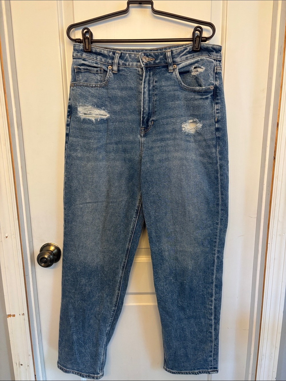 American Eagle Outfitters Light Blue Distressed Mom Jeans